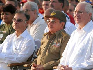 Presidió Raúl Castro Acto Central por el 26 de Julio. Machado Ventura clausuró la conmemoración